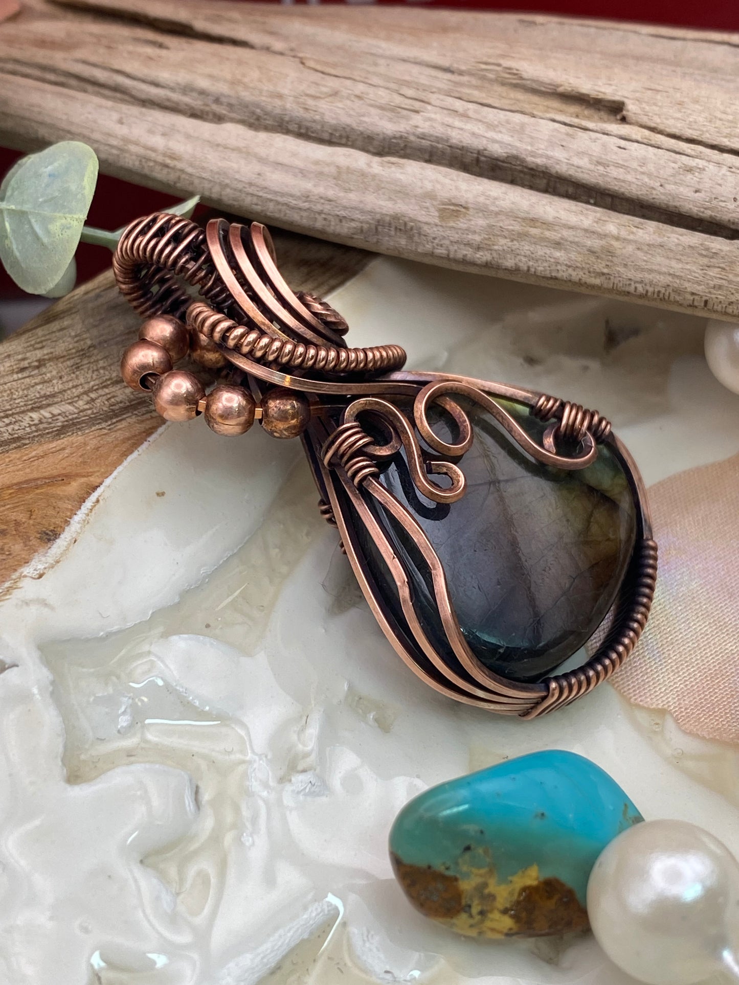 Labradorite teardrop in Copper